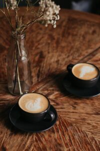 Café con contenido en cafeína, que funciona como un estimulante